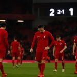 Liverpool-spelers verlaten teleurgesteld het veld na de 2-1-nederlaag bij Brighton.