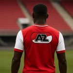 Troy Parrott van AZ in wedstrijdactie